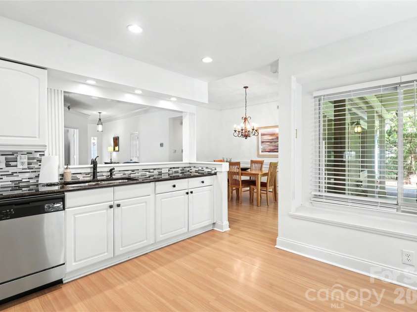 804 Mill Run Drive, Charlotte, NC 28209.  MLS# CAR4363423, YatesRealty ID 8618. 