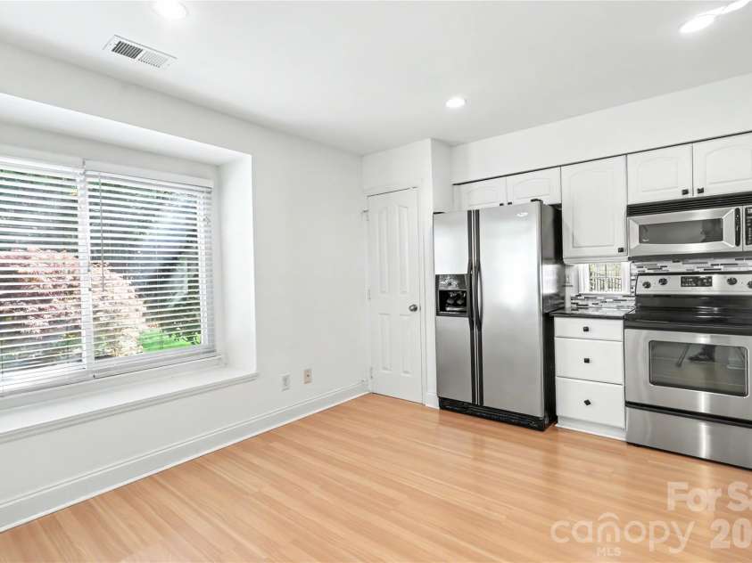 804 Mill Run Drive, Charlotte, NC 28209.  MLS# CAR4363423, YatesRealty ID 8618. 