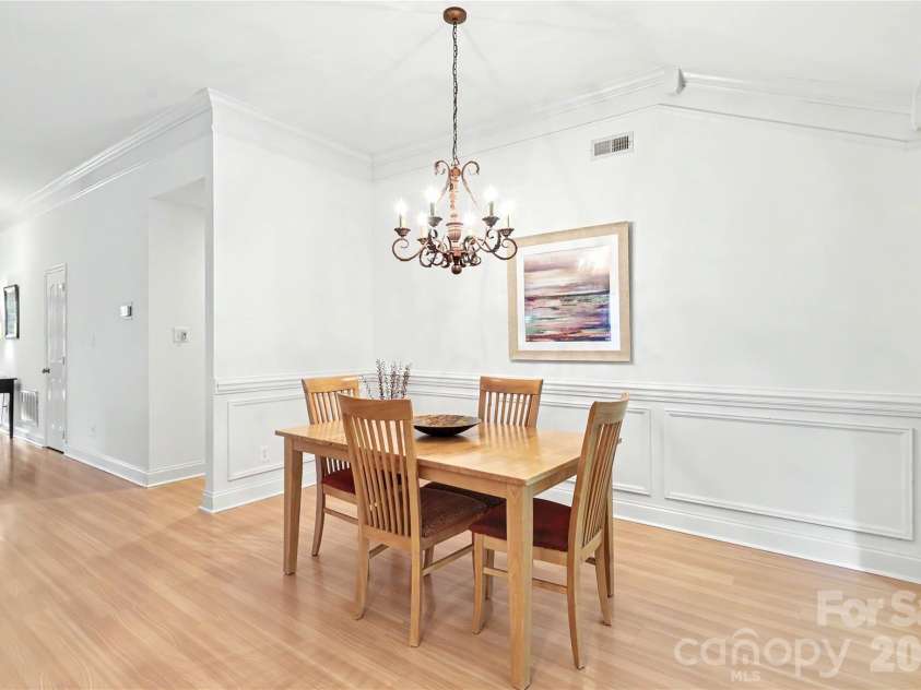 804 Mill Run Drive, Charlotte, NC 28209.  MLS# CAR4363423, YatesRealty ID 8618. 
