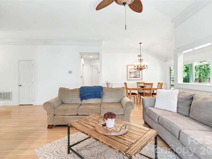 804 Mill Run Drive, Charlotte, NC 28209.  MLS# CAR4363423, YatesRealty ID 8618. 