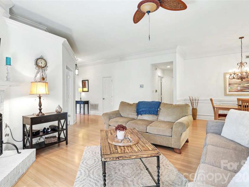 804 Mill Run Drive, Charlotte, NC 28209.  MLS# CAR4363423, YatesRealty ID 8618. 