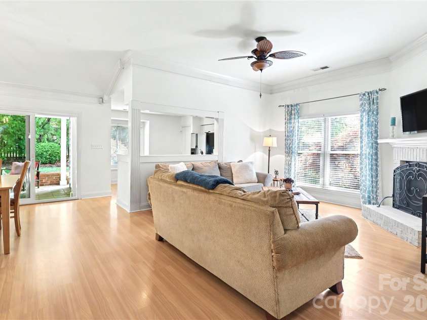804 Mill Run Drive, Charlotte, NC 28209.  MLS# CAR4363423, YatesRealty ID 8618. 