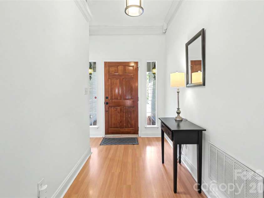 804 Mill Run Drive, Charlotte, NC 28209.  MLS# CAR4363423, YatesRealty ID 8618. 