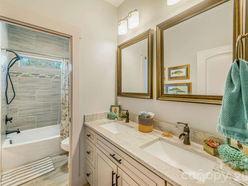 223 Reilly Drive, Leicester, NC 28748.  MLS# CAR4353690, YatesRealty ID 8619. Shared hallway full bath with natural light.