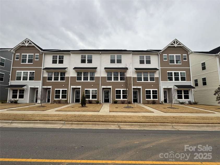 225 Kennerly Avenue, Mooresville, NC 28115.  MLS# CAR4222778, YatesRealty ID 8620. Building Exterior