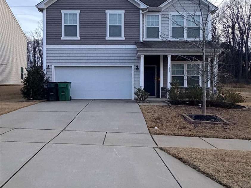 7209 Lenton Road, Charlotte, NC 28215.  MLS# CAR4349834, YatesRealty ID 8620. 