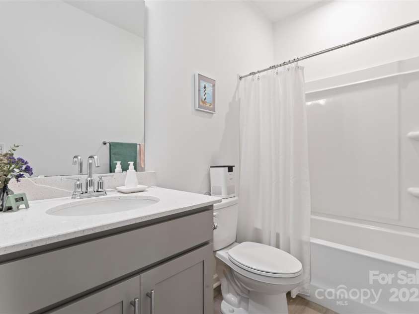 14247 Canemeadow Drive, Charlotte, NC 28278.  MLS# CAR4216217, YatesRealty ID 8621. Downstairs Full Bathroom