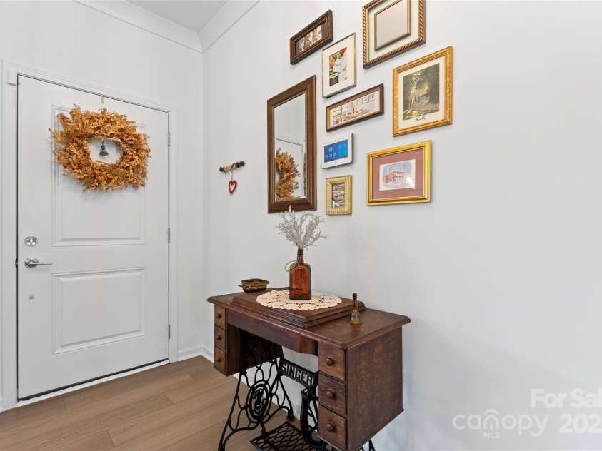 14247 Canemeadow Drive, Charlotte, NC 28278.  MLS# CAR4216217, YatesRealty ID 8621. Foyer