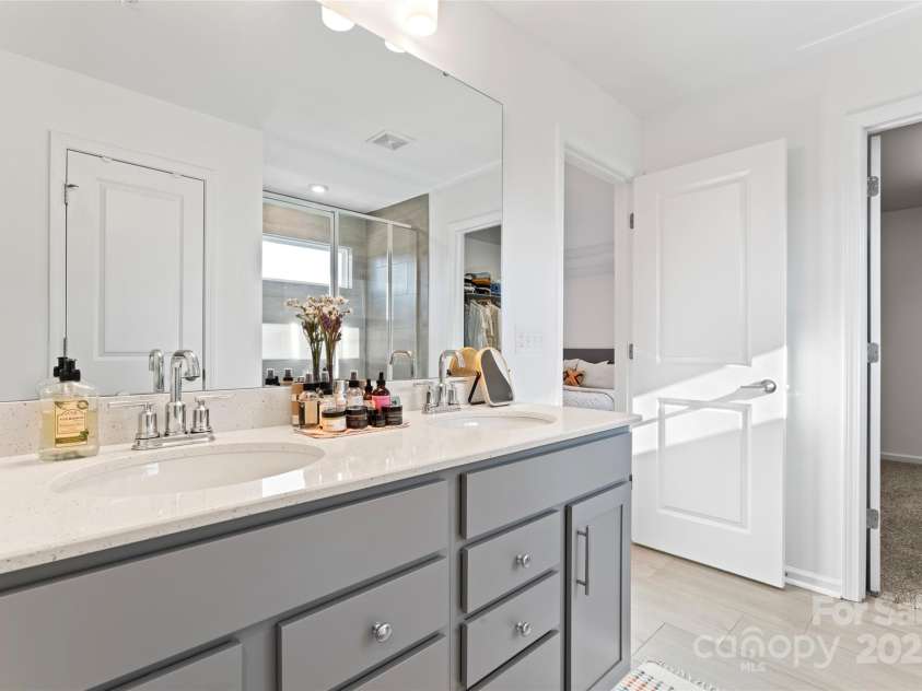 14247 Canemeadow Drive, Charlotte, NC 28278.  MLS# CAR4216217, YatesRealty ID 8621. Primary Bathroom