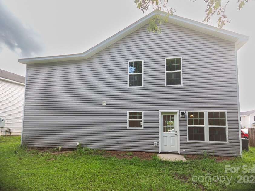 830 Oakshire Circle, Charlotte, NC 28214.  MLS# CAR4178151, YatesRealty ID 8622. 