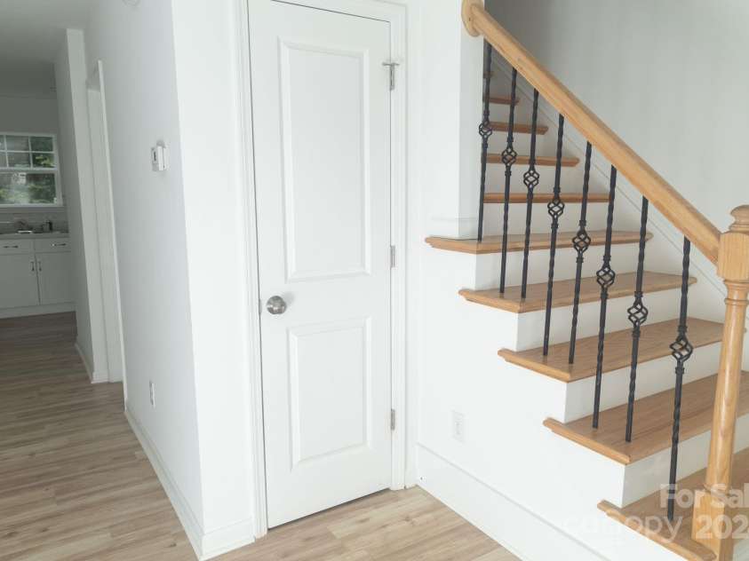 830 Oakshire Circle, Charlotte, NC 28214.  MLS# CAR4178151, YatesRealty ID 8622. 