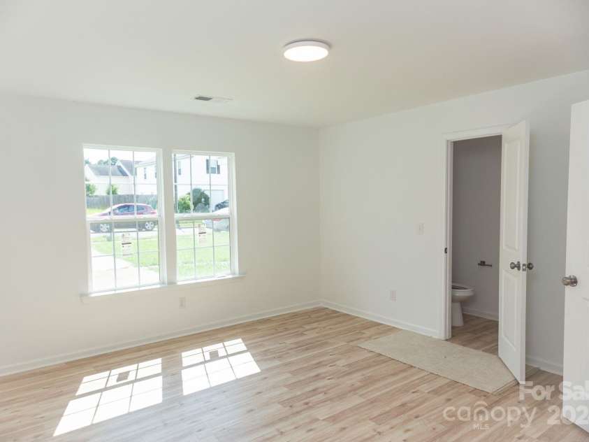 830 Oakshire Circle, Charlotte, NC 28214.  MLS# CAR4178151, YatesRealty ID 8622. 