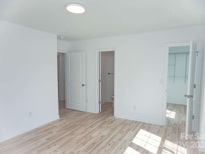 830 Oakshire Circle, Charlotte, NC 28214.  MLS# CAR4178151, YatesRealty ID 8622. 