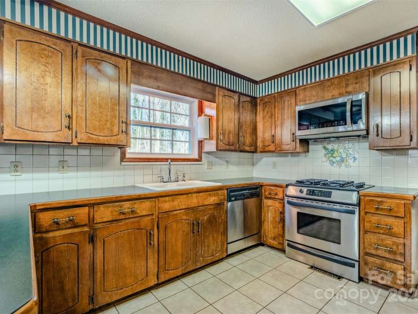 1215 Juniper Street, Salisbury, NC 28146.  MLS# CAR4329687, YatesRealty ID 8623. Kitchen