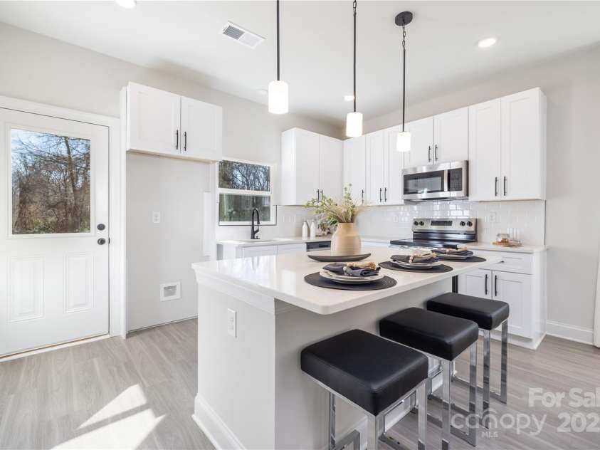4827 Victoria Avenue, Charlotte, NC 28269.  MLS# CAR4246566, YatesRealty ID 8623. 