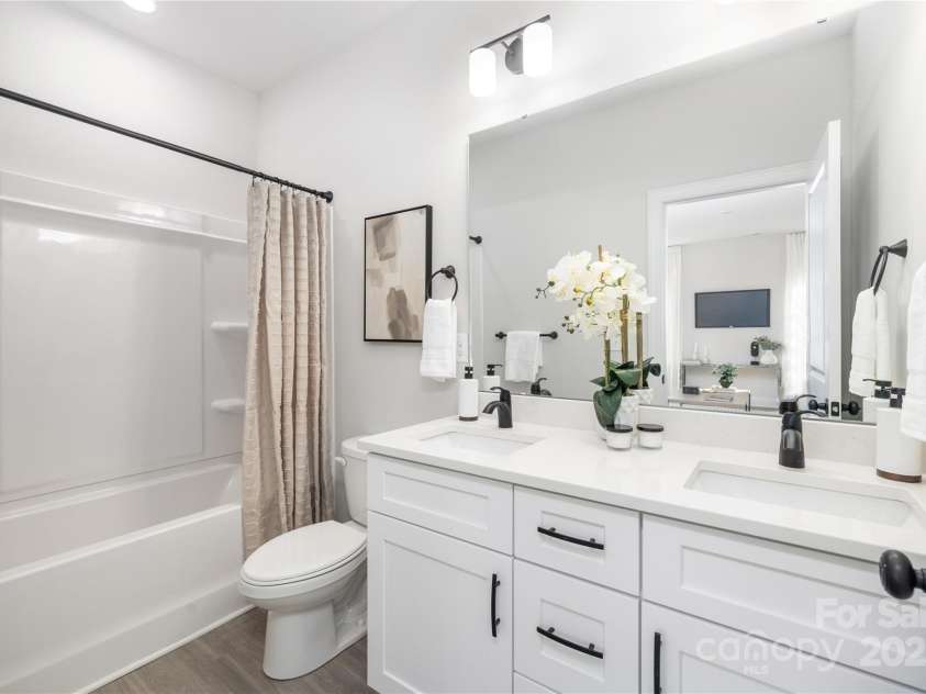 4827 Victoria Avenue, Charlotte, NC 28269.  MLS# CAR4246566, YatesRealty ID 8623. 