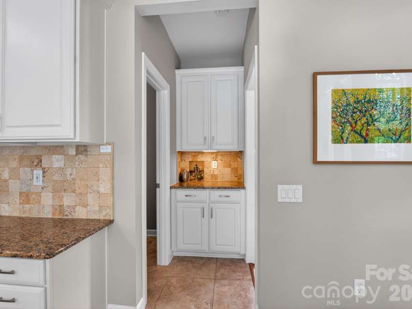 10804 Carmody Court, Charlotte, NC 28277.  MLS# CAR4360583, YatesRealty ID 8625. Wet Bar off Kitchen