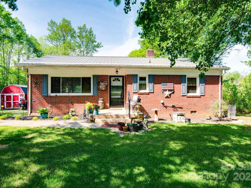 372 Hendrick Road, Mooresboro, NC 28114.  MLS# CAR4249025, YatesRealty ID 8627. 