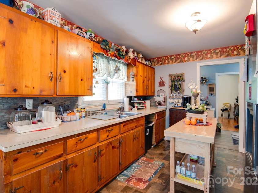 372 Hendrick Road, Mooresboro, NC 28114.  MLS# CAR4249025, YatesRealty ID 8627. Kitchen