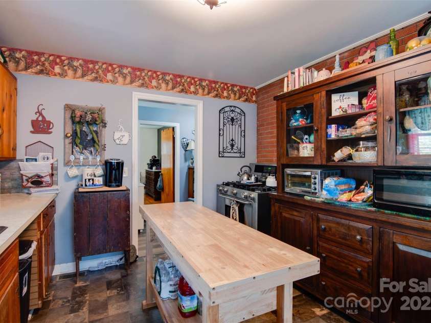 372 Hendrick Road, Mooresboro, NC 28114.  MLS# CAR4249025, YatesRealty ID 8627. Kitchen