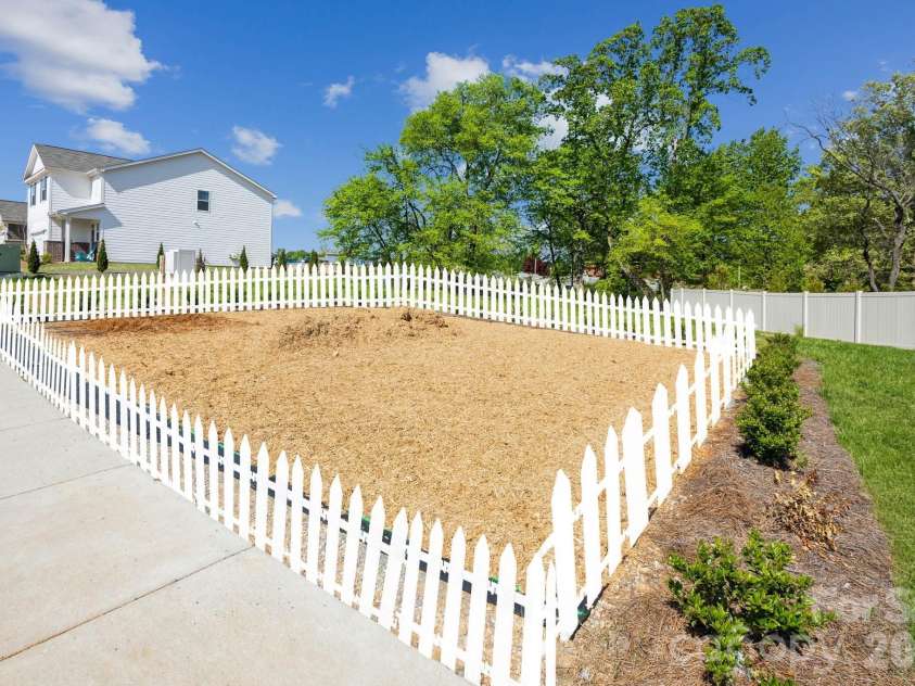 2705 Blue Sky Meadows Drive, Monroe, NC 28110.  MLS# CAR4359891, YatesRealty ID 8629. 