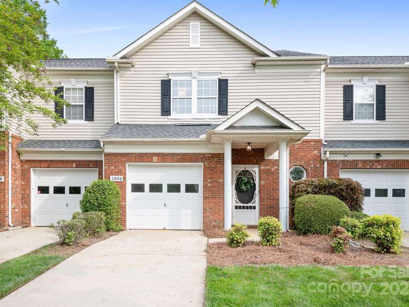 3906 Thomas Ridge Drive, Charlotte, NC 28269.  MLS# CAR4247727, YatesRealty ID 8629. 