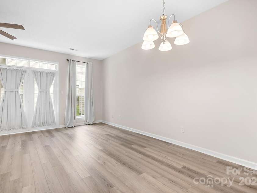 3906 Thomas Ridge Drive, Charlotte, NC 28269.  MLS# CAR4247727, YatesRealty ID 8629. 