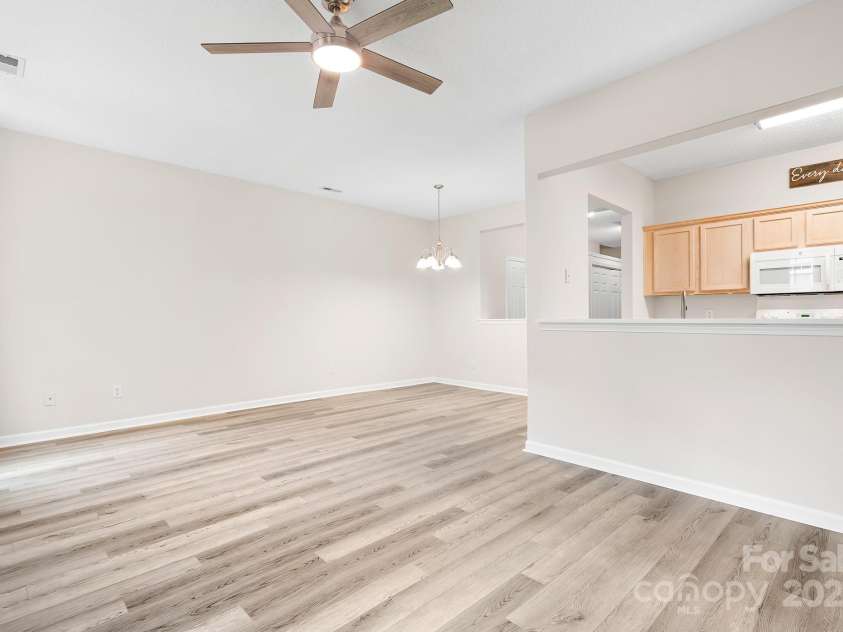 3906 Thomas Ridge Drive, Charlotte, NC 28269.  MLS# CAR4247727, YatesRealty ID 8629. 