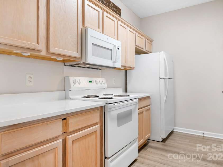 3906 Thomas Ridge Drive, Charlotte, NC 28269.  MLS# CAR4247727, YatesRealty ID 8629. 