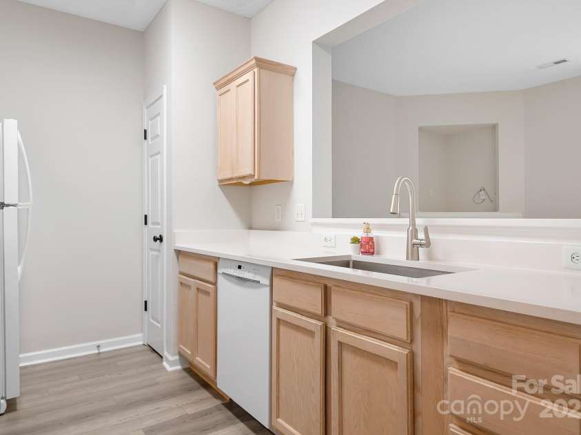 3906 Thomas Ridge Drive, Charlotte, NC 28269.  MLS# CAR4247727, YatesRealty ID 8629. 