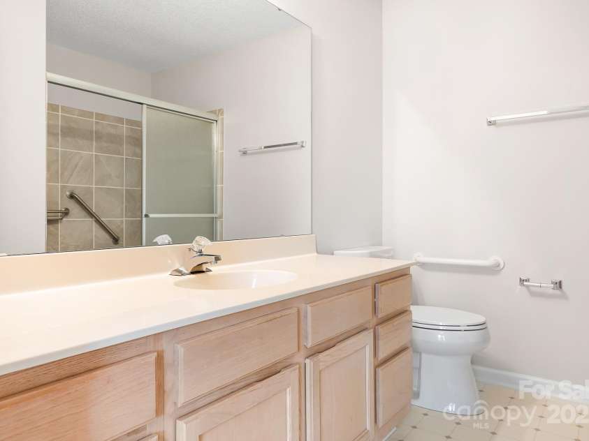 3906 Thomas Ridge Drive, Charlotte, NC 28269.  MLS# CAR4247727, YatesRealty ID 8629. 