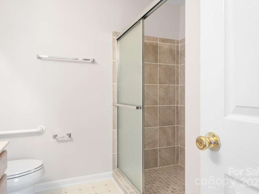 3906 Thomas Ridge Drive, Charlotte, NC 28269.  MLS# CAR4247727, YatesRealty ID 8629. 