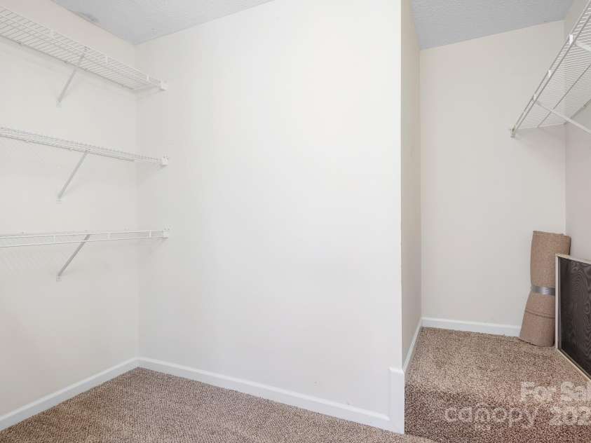 3906 Thomas Ridge Drive, Charlotte, NC 28269.  MLS# CAR4247727, YatesRealty ID 8629. 