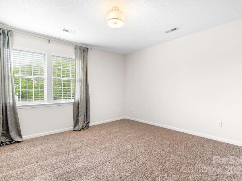 3906 Thomas Ridge Drive, Charlotte, NC 28269.  MLS# CAR4247727, YatesRealty ID 8629. 