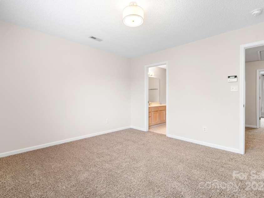 3906 Thomas Ridge Drive, Charlotte, NC 28269.  MLS# CAR4247727, YatesRealty ID 8629. 