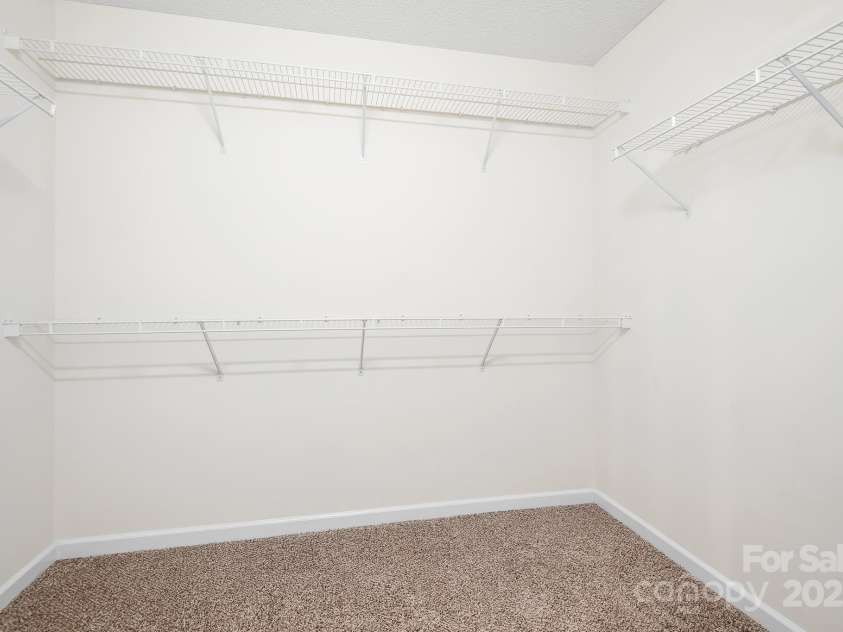 3906 Thomas Ridge Drive, Charlotte, NC 28269.  MLS# CAR4247727, YatesRealty ID 8629. 