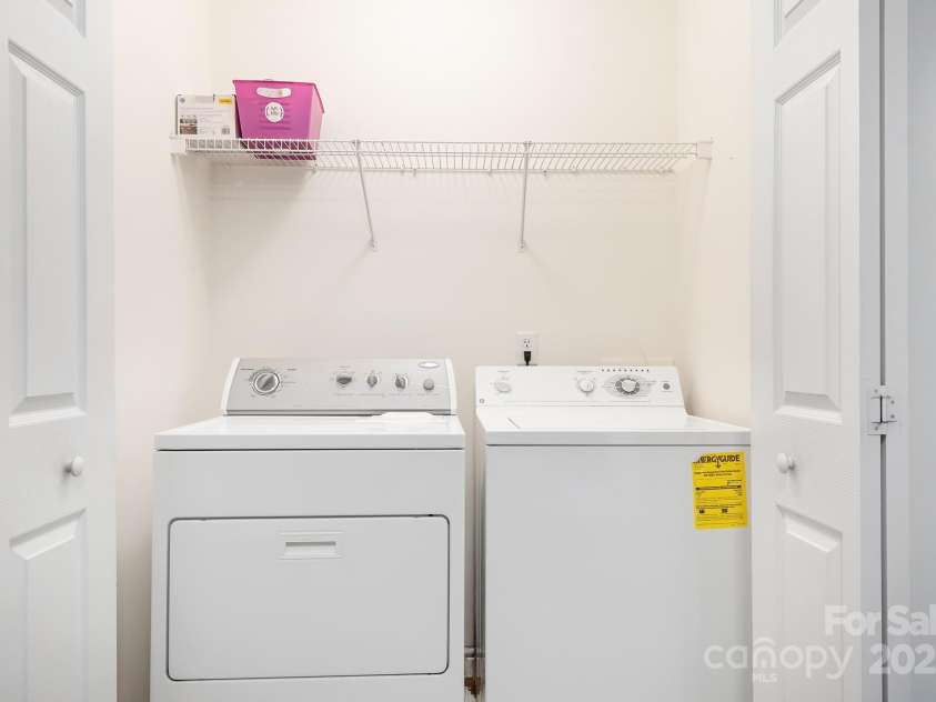 3906 Thomas Ridge Drive, Charlotte, NC 28269.  MLS# CAR4247727, YatesRealty ID 8629. 