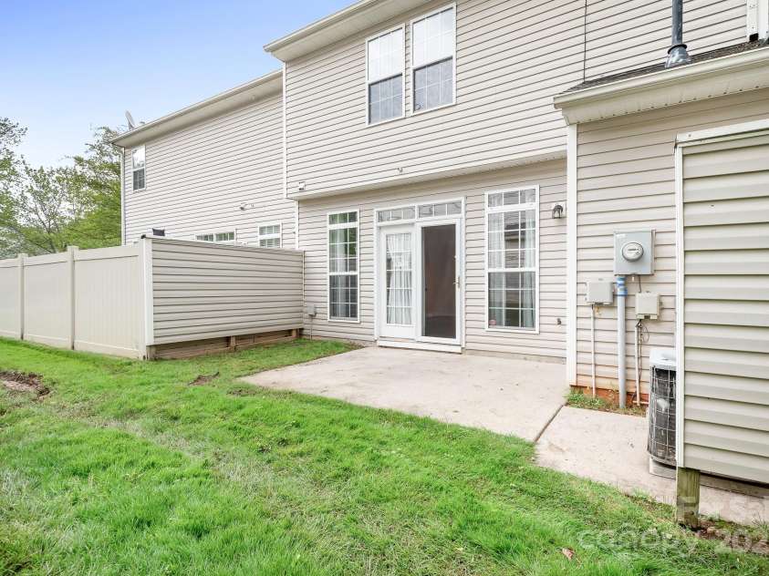 3906 Thomas Ridge Drive, Charlotte, NC 28269.  MLS# CAR4247727, YatesRealty ID 8629. 