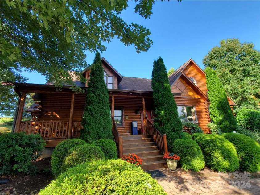 1795 NC Hwy 108 Highway, Columbus, NC 28722.  MLS# CAR3865742, YatesRealty ID 863. GORGEOUS CABIN~