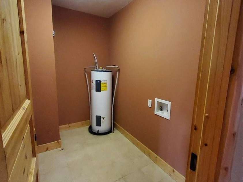 1795 NC Hwy 108 Highway, Columbus, NC 28722.  MLS# CAR3865742, YatesRealty ID 863. LAUNDRY ROOM~