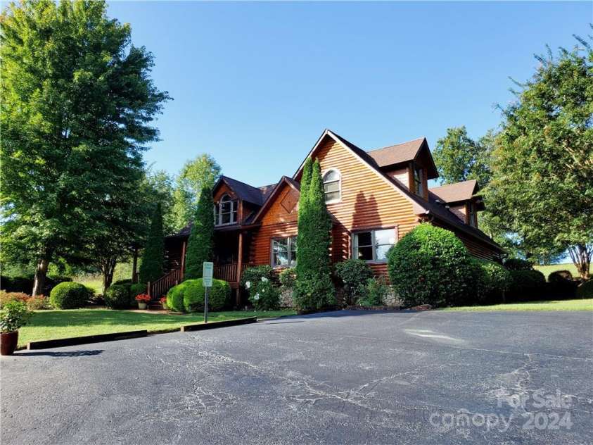 1795 NC Hwy 108 Highway, Columbus, NC 28722.  MLS# CAR3865742, YatesRealty ID 863. PLENTY OF PARKING~
