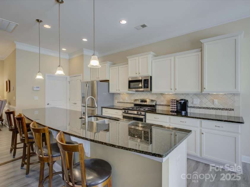 7441 Hamilton Bridge Road, Charlotte, NC 28278.  MLS# CAR4239179, YatesRealty ID 8630. 