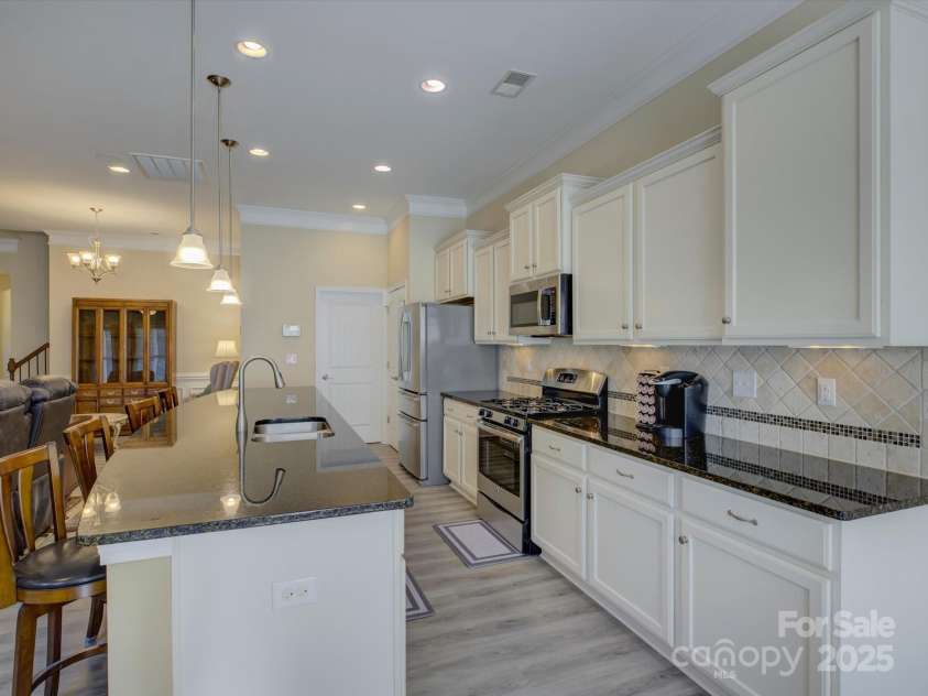 7441 Hamilton Bridge Road, Charlotte, NC 28278.  MLS# CAR4239179, YatesRealty ID 8630. 