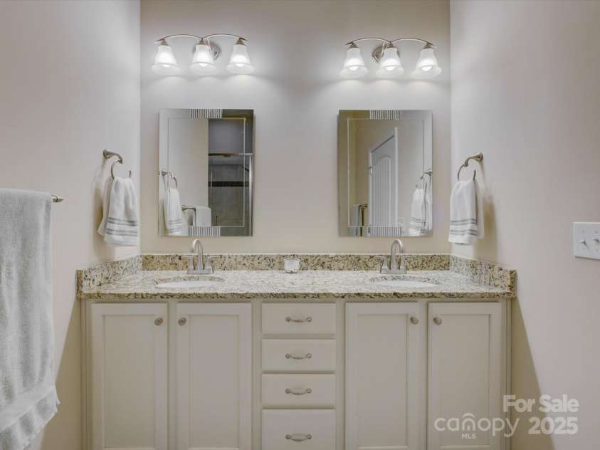 7441 Hamilton Bridge Road, Charlotte, NC 28278.  MLS# CAR4239179, YatesRealty ID 8630. 