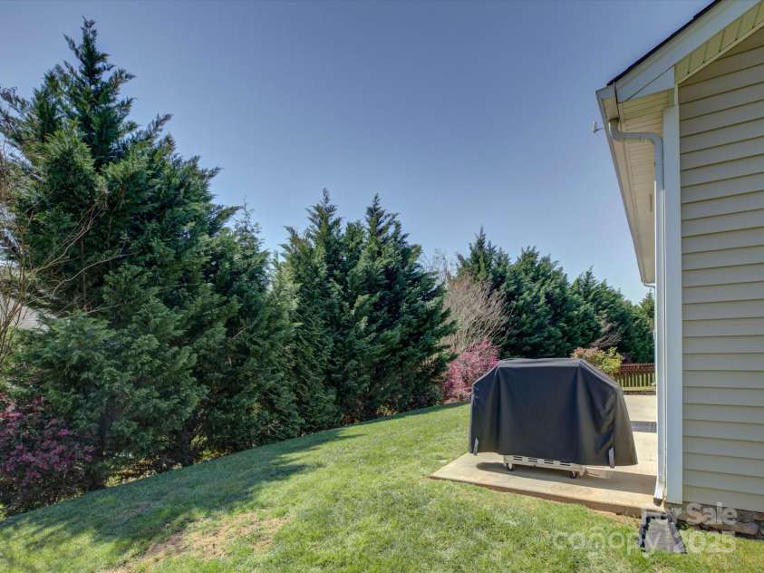 7441 Hamilton Bridge Road, Charlotte, NC 28278.  MLS# CAR4239179, YatesRealty ID 8630. 