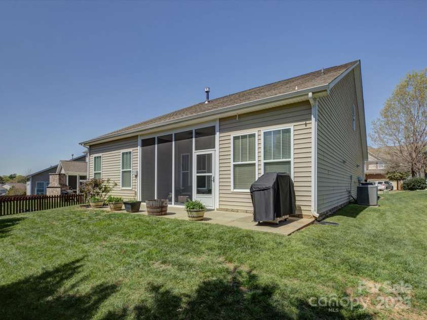 7441 Hamilton Bridge Road, Charlotte, NC 28278.  MLS# CAR4239179, YatesRealty ID 8630. 