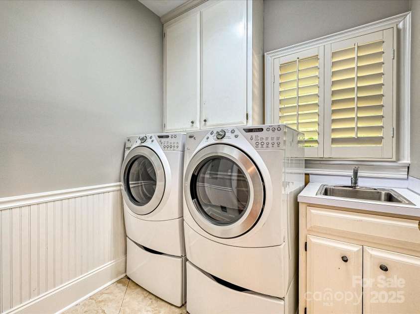 1413 Willow Oaks Trail, Weddington, NC 28104.  MLS# CAR4244521, YatesRealty ID 8632. Laundry Rm on main