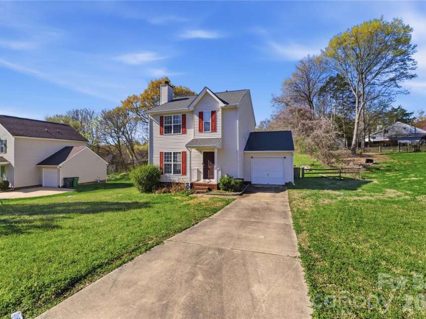 8608 Moody Road, Charlotte, NC 28215.  MLS# CAR4359079, YatesRealty ID 8632. 