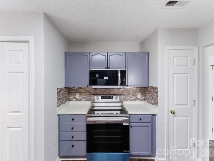 8608 Moody Road, Charlotte, NC 28215.  MLS# CAR4359079, YatesRealty ID 8632. 