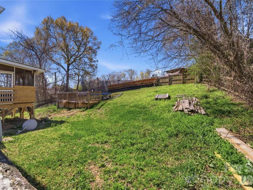8608 Moody Road, Charlotte, NC 28215.  MLS# CAR4359079, YatesRealty ID 8632. 
